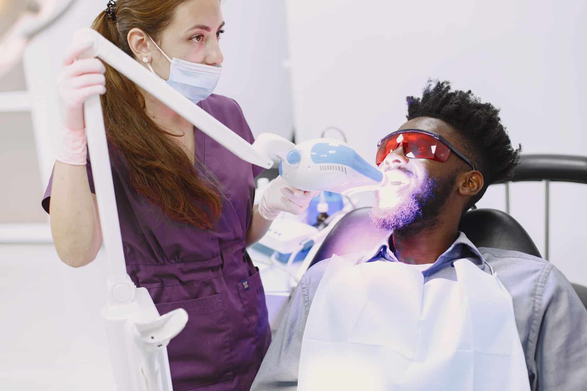 Bleaching: Professionelle Zahnaufhellung für strahlend weiße Zähne